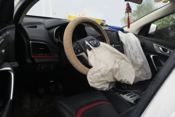 格10此次酒醉行为并未违规，但其身边朋友给他本人带来影响