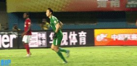 手球送点引争议，点球被扑