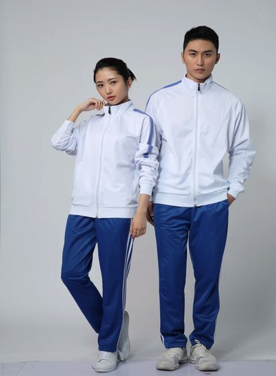 赛场外扎卡是成功的商人，和家人开地产公司&还创立服饰品牌