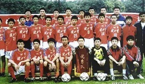 足坛十大顶级前锋排行榜：10、郜林9、曲波8、于大宝7、谢晖6、李金羽5、宿茂臻4、武磊3、柳海光2、董方卓1、杨晨