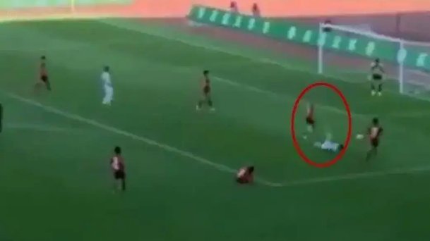 塞缪尔头球破门 中国0-1尼日利亚