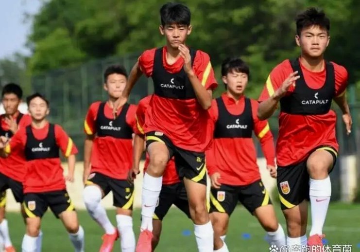 吕孟洋 这赛季还得在欧罗巴 不过不要乐观 一般教练不用 估计又是一个艰难的赛季 结束后回中乙
